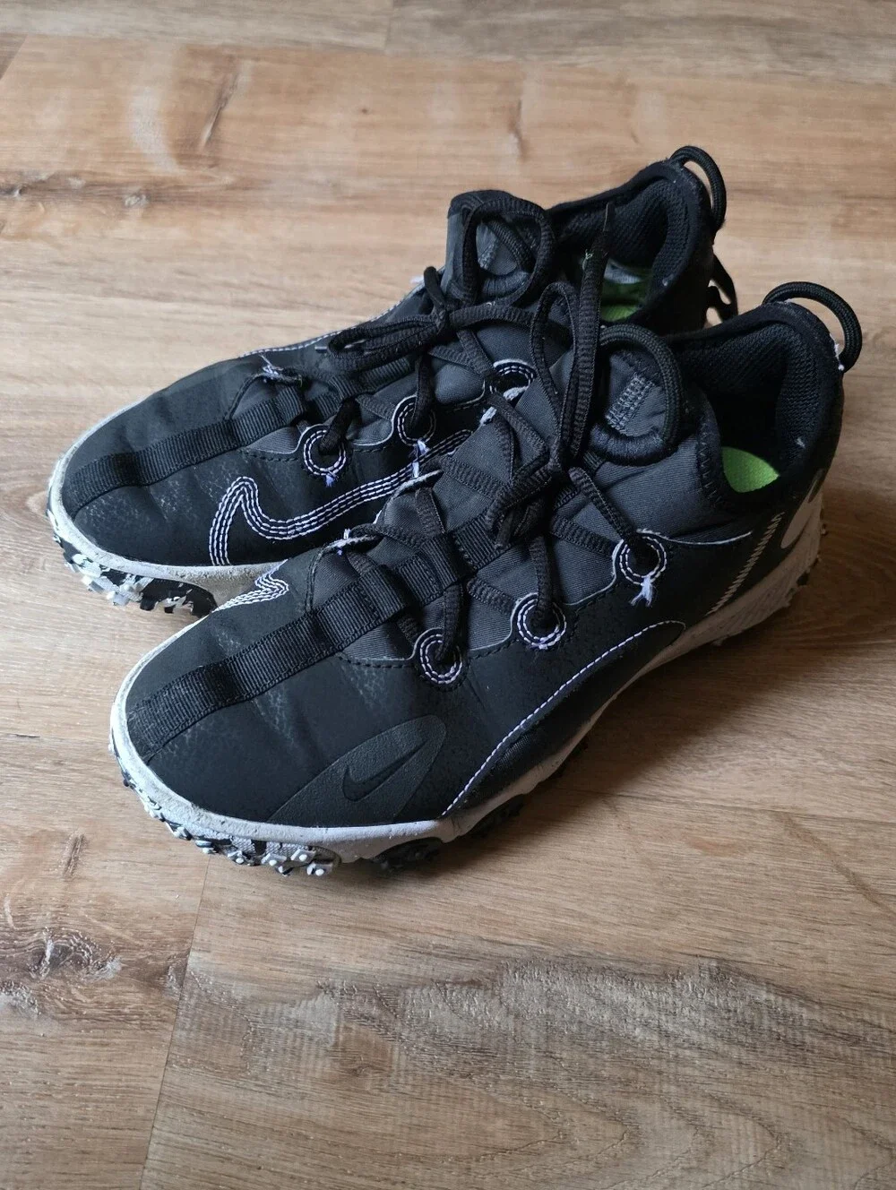 Nike Future Field (DJ6949-002, Black/White-DK Smoke Grey-Volt) Size 5Y